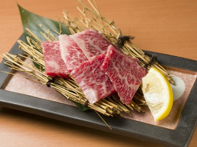 香川県で時間をかけて育てられた高級牛『讃岐牛カルビ鉄板焼き』