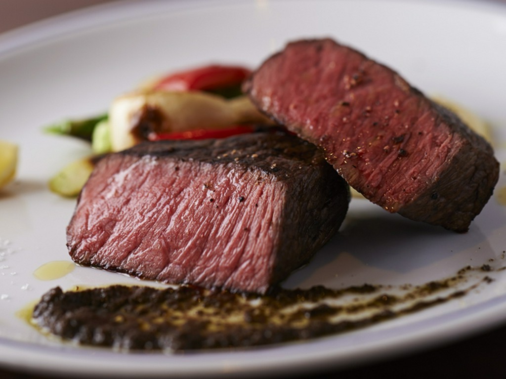 熊本あか牛の炭火焼　