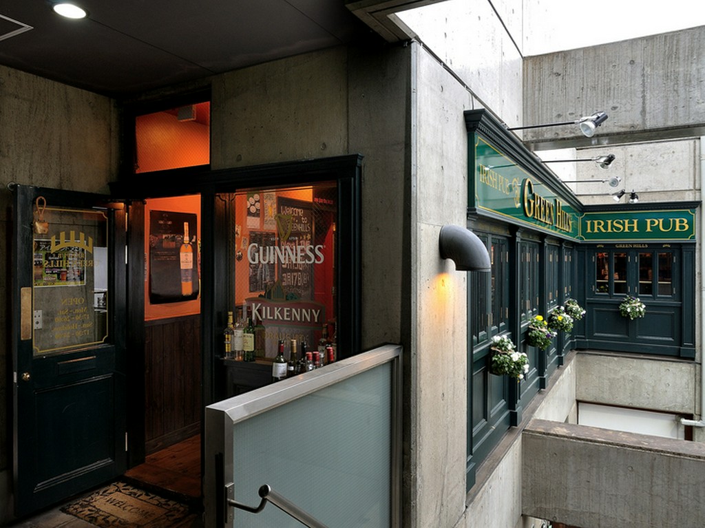 スタイリッシュな雰囲気の外観。駅から徒歩1分です！