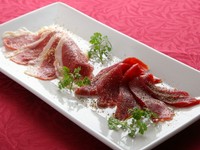 コクのある鴨の味を凝縮した贅沢な生ハム。