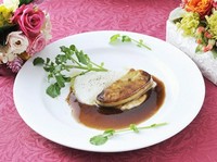 ・前菜3種盛り
・今週のパスタ(オイルorトマトorクリーム)
・フォアグラのソテー
・メイン料理
(北海道産亜麻仁牛のタリアータor鳥もも肉のグリルor白身魚のムニエル)
・デザート
・ソフトドリンク付き