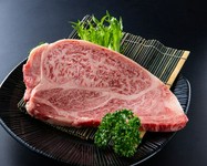 肩ロースから数人前しか取れない希少部位。まさにお肉の芸術品ともいえる至福の旨味。