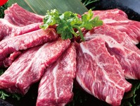 しっかりとした歯ごたえで旨味の強い赤身肉。ゼラチン質も豊富な健康肉です。