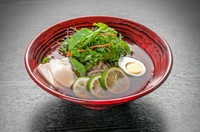 コシのある韓国麺を和風だしで煮込みました
