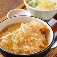 旬の新鮮な食材をじっくり吟味。すべて手作りにこだわり、家庭料理を思わせるやさしい味に仕上げてあります。小さな子供から年配の方まで幅広く楽しめます。