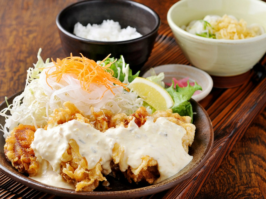 ボリューム満点　『チキン南蛮セット』