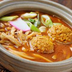 ピリ辛さが後を引く美味しさ『カレー味噌煮込みうどん』