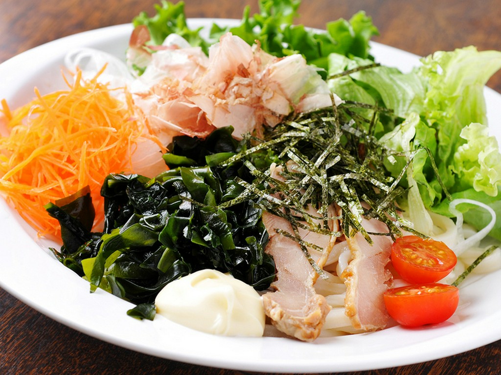 さっぱりヘルシーな一品『サラダうどん』