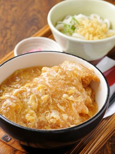 オリジナルの味で勝負『カレー味噌煮込みうどん』