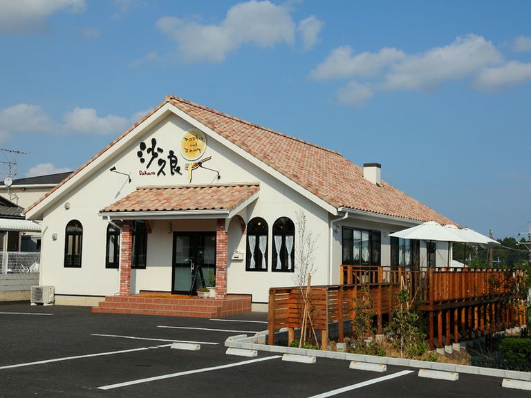 爽やかな外観が素敵な、くつろげる一軒家レストラン