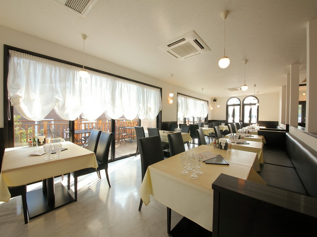 白を基調とした店内は心からくつろげる特別な空間