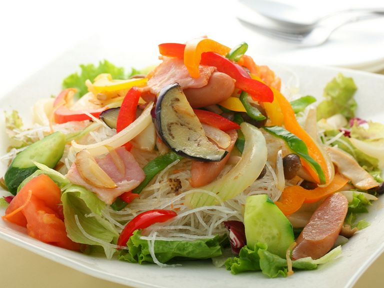 沙久良特製ベーコンと野菜のホットサラダ