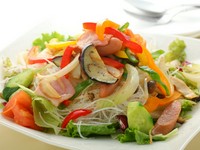 沙久良特製ベーコンと野菜のホットサラダ