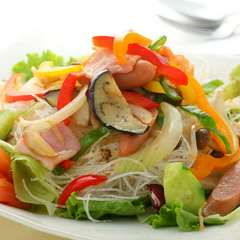 沙久良特製ベーコンと野菜のホットサラダ