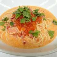 スモークサーモン・イクラ・青じそのパスタ