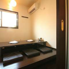 ディナータイムに利用できる、掘りごたつ式の半個室