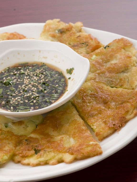 特製ダレで食べる『無為チヂミ』