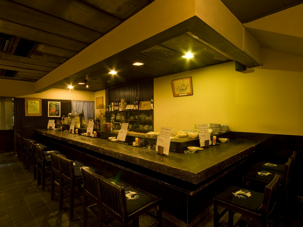 カウンターもあります。お一人のお客さんも多いです