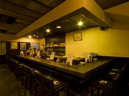 カウンターもあります。お一人のお客さんも多いです
