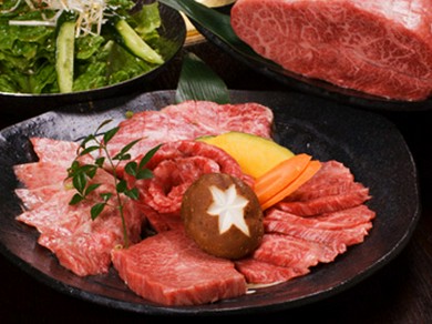 焼肉で生ビールを