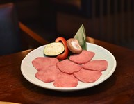 和牛リブロースの一枚焼き ひとり1枚！
ライスは三重県産コシヒカリを使用！