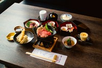 本店弁当に黒毛和牛の牛鍋が付きます