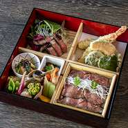 小鉢、八寸、炊き合わせ、天麩羅
松阪牛ステーキ、松阪牛ローストビーフ重
※ワンウェイ竹籠とわっぱ弁当箱でもご用意できます