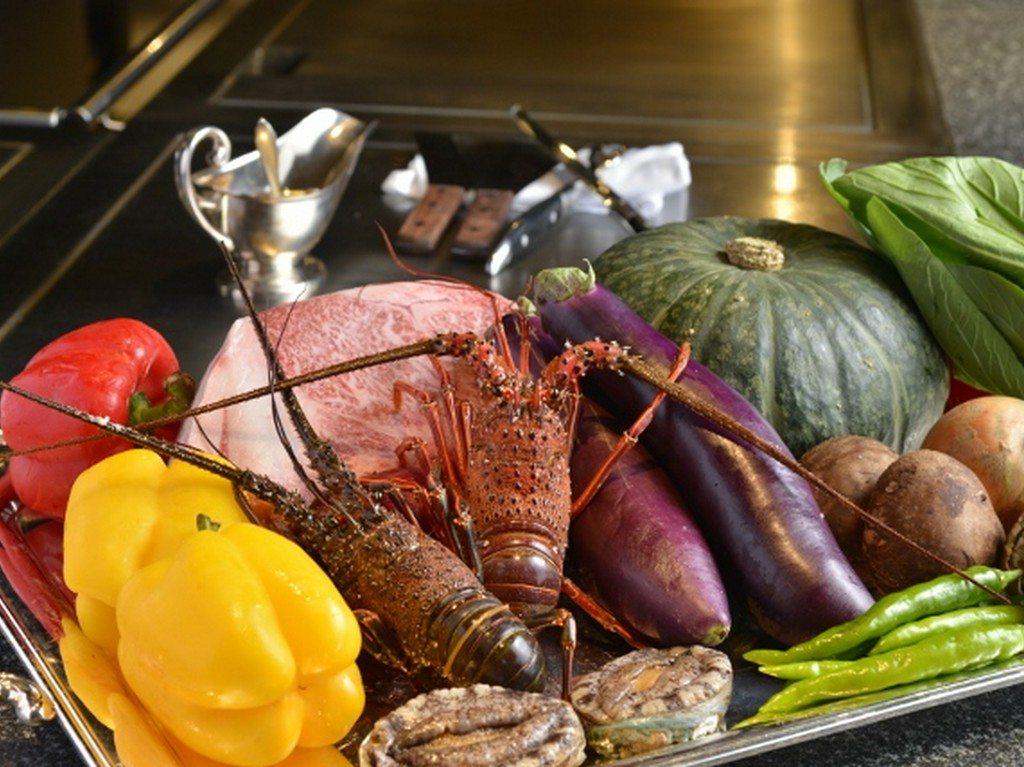 季節ごとの旬の素材と地元・宮崎の食材を使用