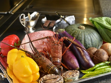 季節ごとの旬の素材と地元・宮崎の食材を使用