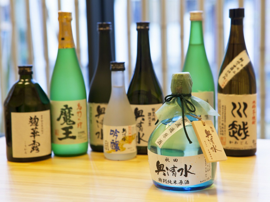 地元の清酒や日本各地の銘酒を