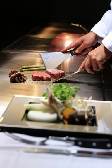 大切な記念日に宮崎県産牛の鉄板焼きディナーはいかが？