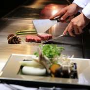 おすすめのディナーコースは、【天照～あまてらす～】
金賞に輝いた宮崎が誇る「宮崎県産牛」のサーロインステーキをメインディシュに鮑もご堪能いただけます。
