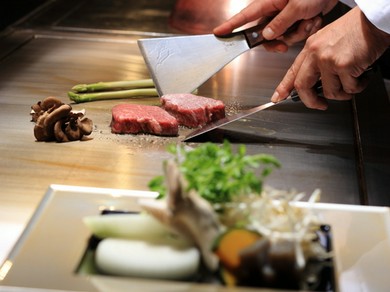 大切な記念日に宮崎県産牛の鉄板焼きディナーはいかが？