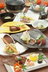 前菜からデザートまで全十品の会席コース。季節感のある料理と美味しい宮崎産の食材を堪能できます。