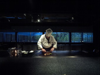 Xmas(限定3組)海の幸の王様、鮑と伊勢海老の鉄板焼き/最上級の宮崎牛の堪能できる贅沢なコース