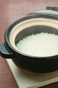 都城・西岳産の新米を使用した釜炊きごはん。
