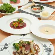 宮崎の豊富な海の幸、山の幸を使用し、シェフが一品一品丁寧に仕上げたフレンチ。
地元の宮崎牛を使用した肉料理も楽しめます。
個室もございますので、大切なお客様との接待・お食事に是非ご利用ください。
