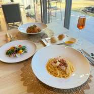 ■メニュー
・オードブル
・スープ
・パン2種
・パスタ　ワタリガニのクリームソースパスタ
　OR　若鳥と野菜のトマトソースパスタ