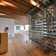 フランスを中心にイタリア、チリ、オーストラリアなど、お料理に合わせてお好みのワインをお選びください。