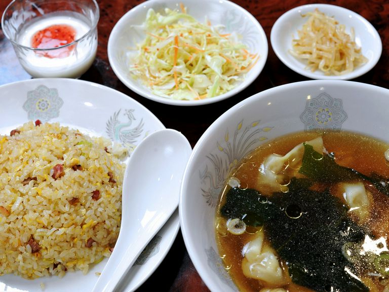 ランチのおすすめ『チャーハンとワンタンセット』