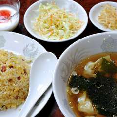 ランチのおすすめ『チャーハンとワンタンセット』