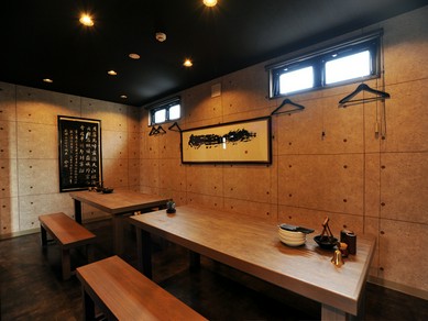 シックで落ち着いた店内で女子会はいかが