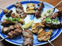 吟味した素材を豪華に盛り合わせ『おまかせ焼鳥コース　花』