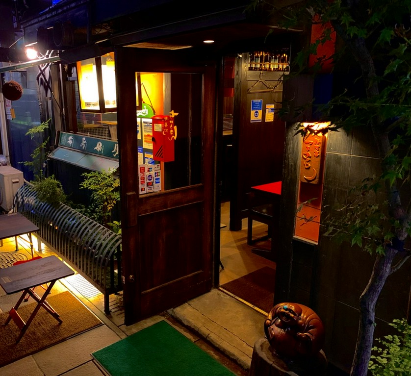 雰囲気のある佇まいが魅力のエントランス