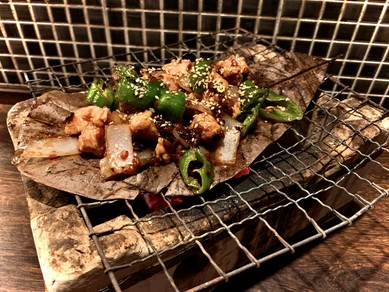 静かに落ち着いて食事を楽しめる空間で岐阜県自慢の味わいを堪能