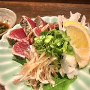 一本釣りのカツオのみ厳選して仕入れてます。一味ちがう本カツオを是非ご堪能あれ‼︎