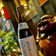 シンプルでありながらも「こういう出し方もある」という料理を常に提案していきたいという、ひと手間かけた料理であっと言わせる演出が魅力。楽しいムードたっぷりの、なんとも嬉しいおもてなし。