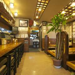 店内はテーブル席、座敷など、様々なタイプを用意