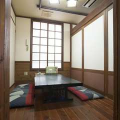 個室で楽しむ鶏料理、郷土料理