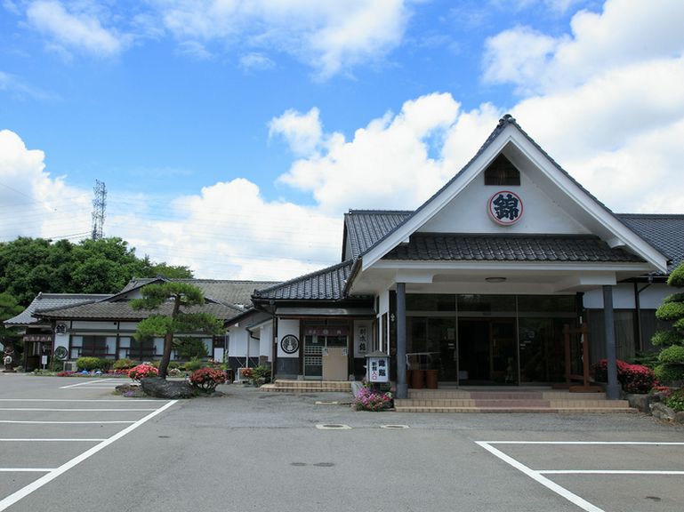 自宅からお店までの送迎もあります。車でのアクセスも便利